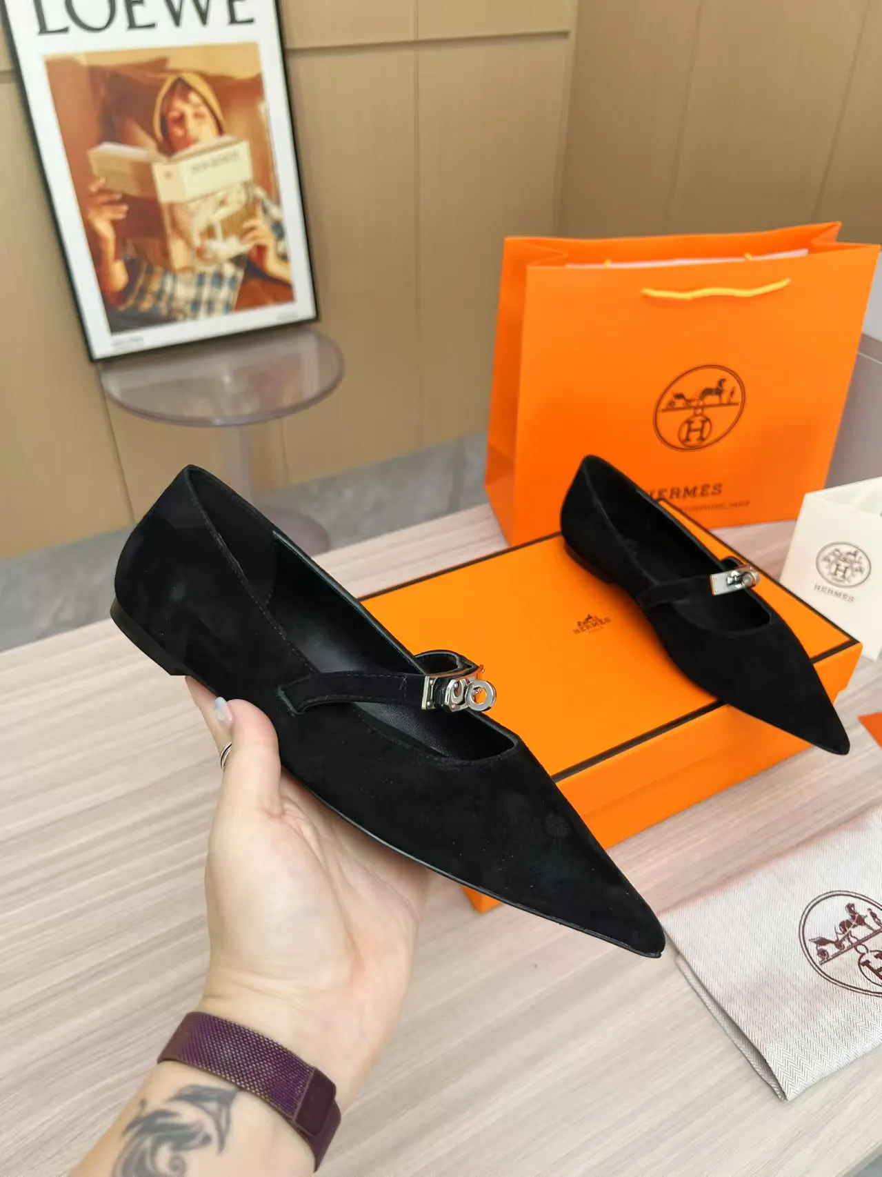 👟👟Ex-factory price 520👟👟, 2025 top product Hermes new genuine handmade shoes, purely handmade, a must-collect item! The perfect holiday accessory! Our pursuit of quality products is always the best! Don't give in! Comfort and originality, not following trends, and not deliberately expressing oneself are the consistent pursuits of Hermes and its fans! [Material] Upper: top layer leather, lining: genuine leather. Size 35-42